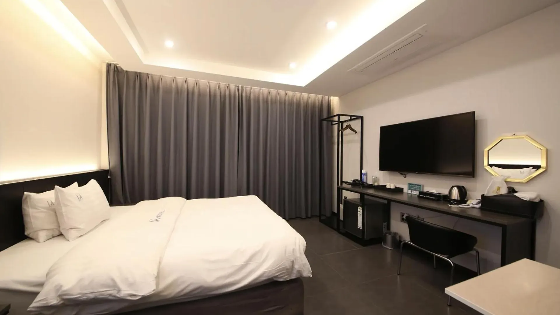 The M Hotel Jeju Motell