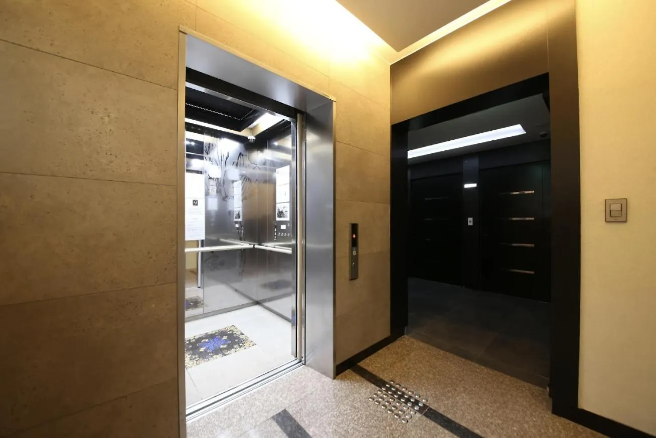 جيجو The M Hotel موتيل