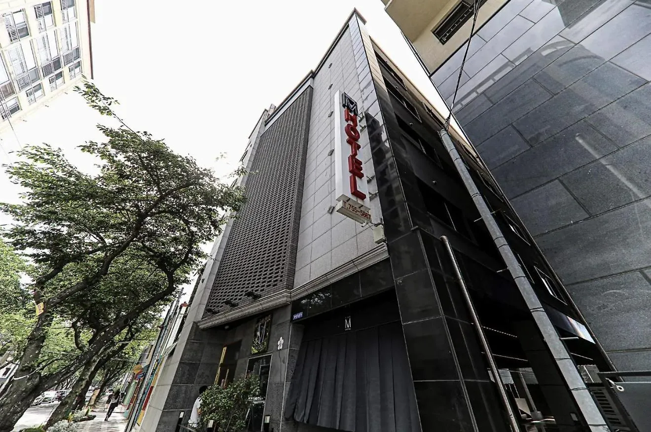 جيجو The M Hotel